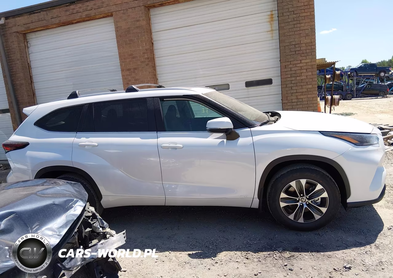 2026 Toyota Highlander Hybrid Xle VIN:5TDKBRCH3TS702145 - 13