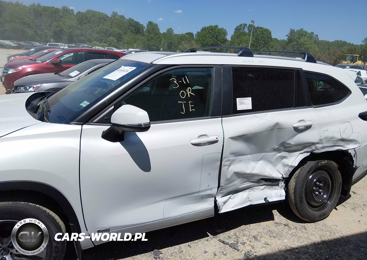 2026 Toyota Highlander Hybrid Xle VIN:5TDKBRCH3TS702145 - 14