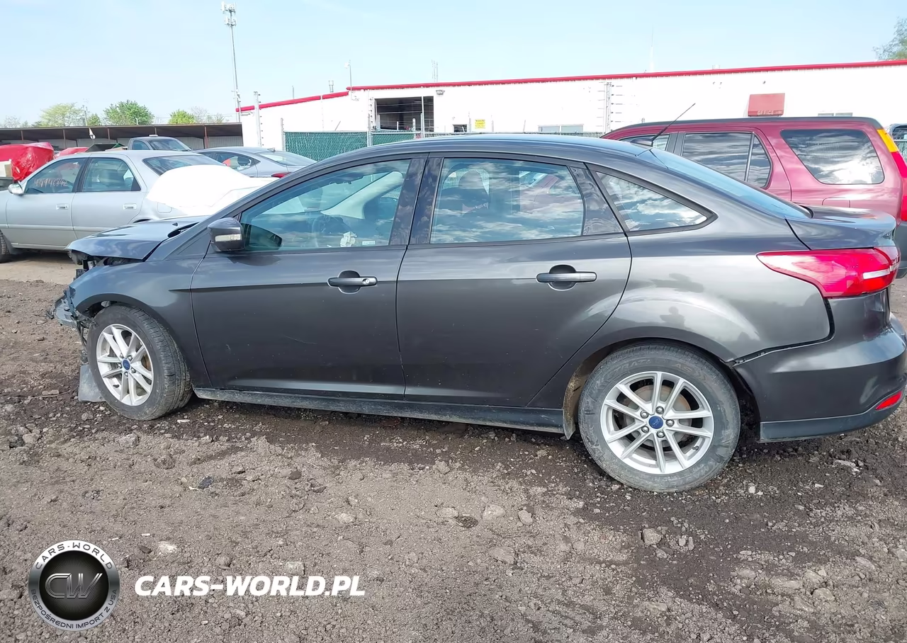 2015 Ford Focus Se VIN:1FADP3F25FL355816 - 15
