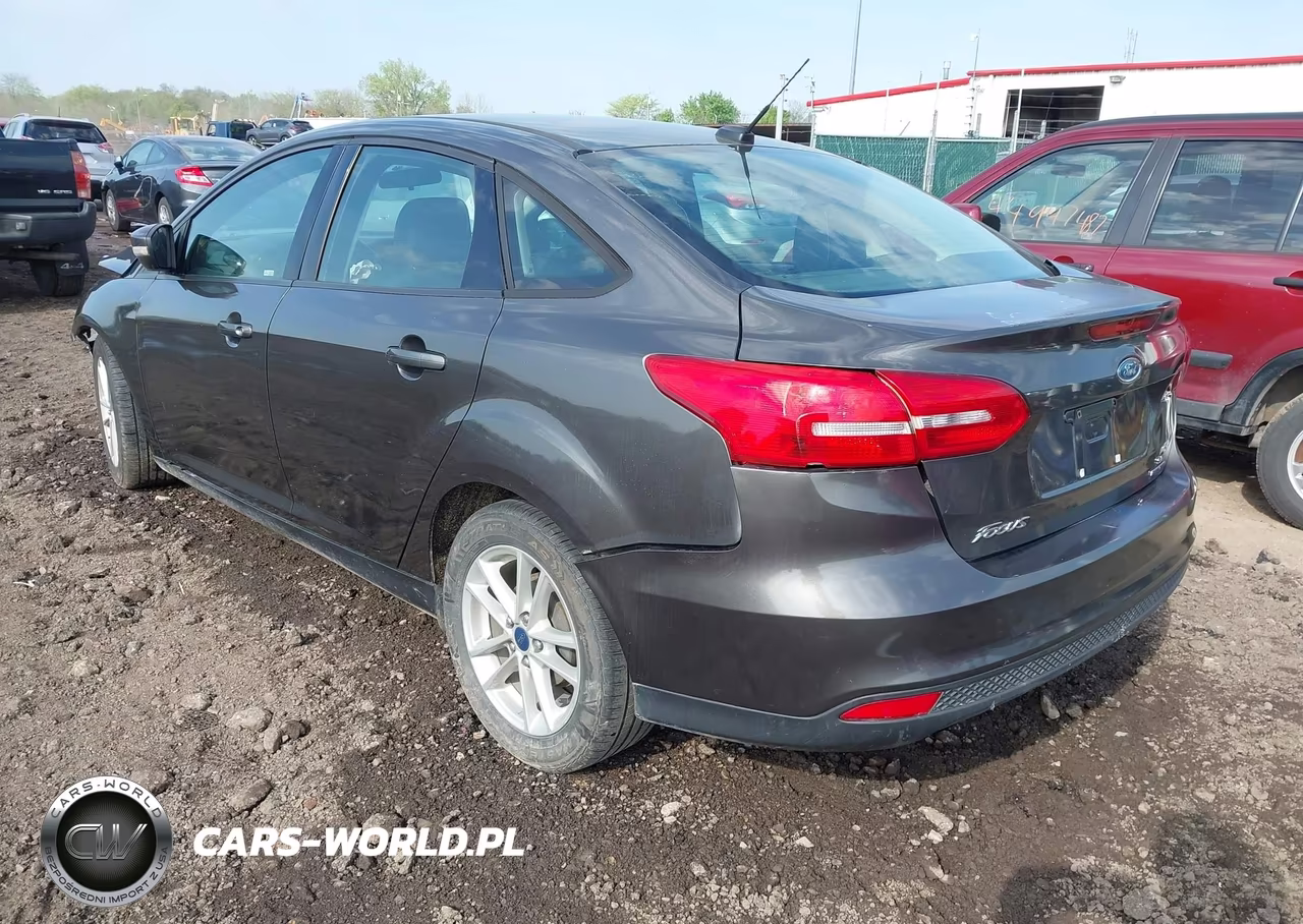 2015 Ford Focus Se VIN:1FADP3F25FL355816 - 3