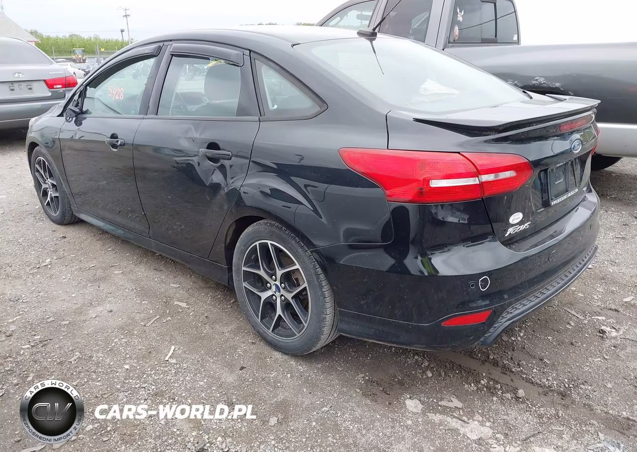 2016 Ford Focus Se VIN:1FADP3F27GL292316 - 3