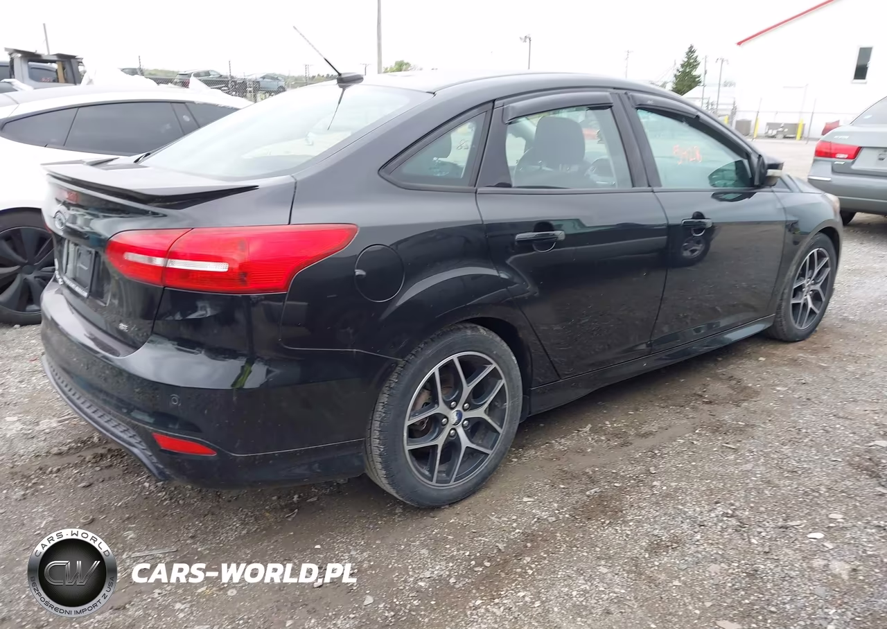 2016 Ford Focus Se VIN:1FADP3F27GL292316 - 4