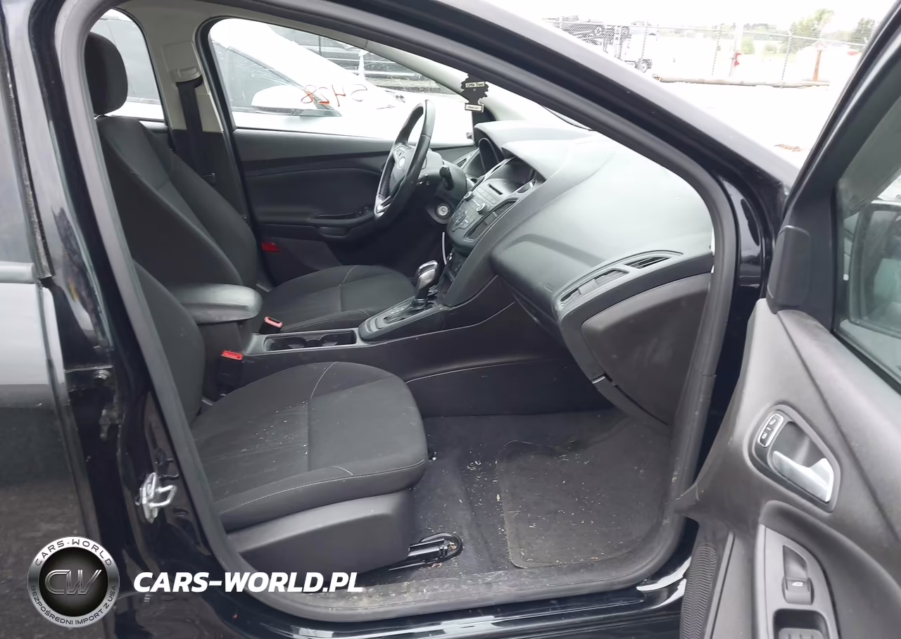 2016 Ford Focus Se VIN:1FADP3F27GL292316 - 5