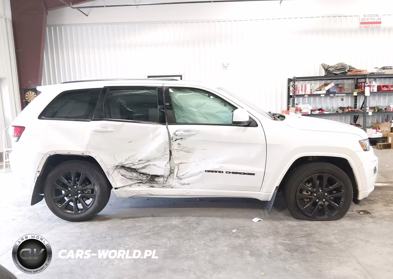 2017 Jeep Grand Cherokee Altitude 4X4 VIN:1C4RJFAG8HC704251 - 13
