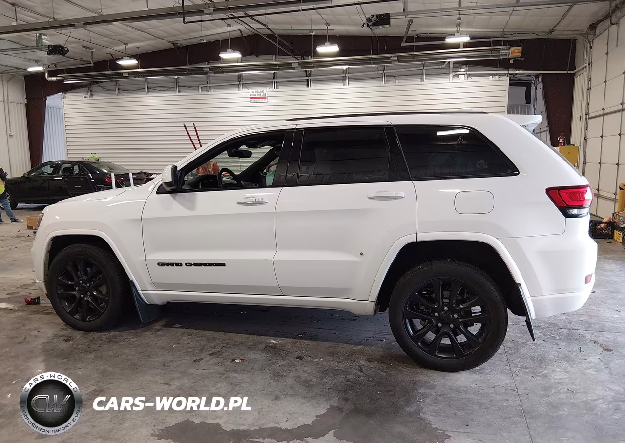 2017 Jeep Grand Cherokee Altitude 4X4 VIN:1C4RJFAG8HC704251 - 14