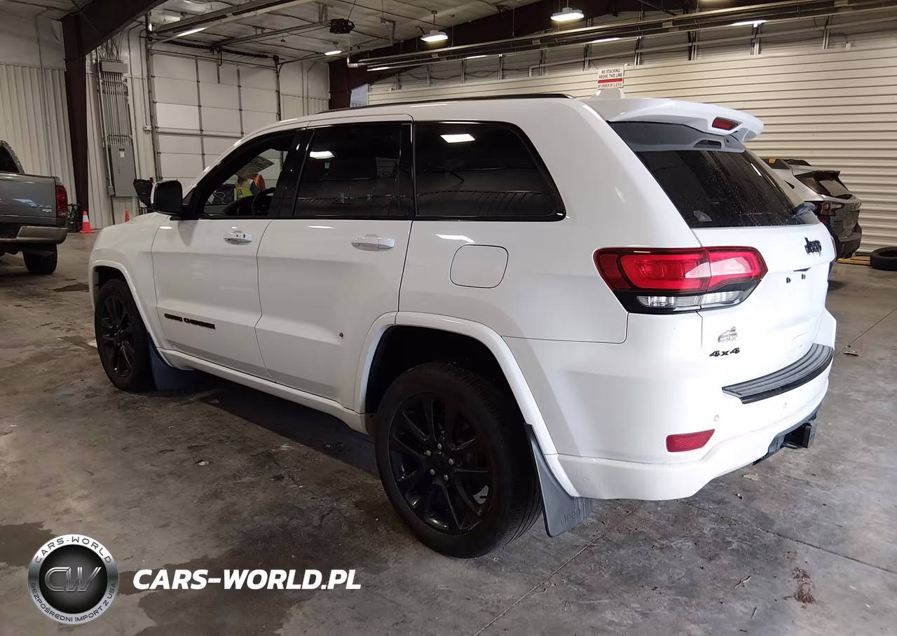2017 Jeep Grand Cherokee Altitude 4X4 VIN:1C4RJFAG8HC704251 - 3