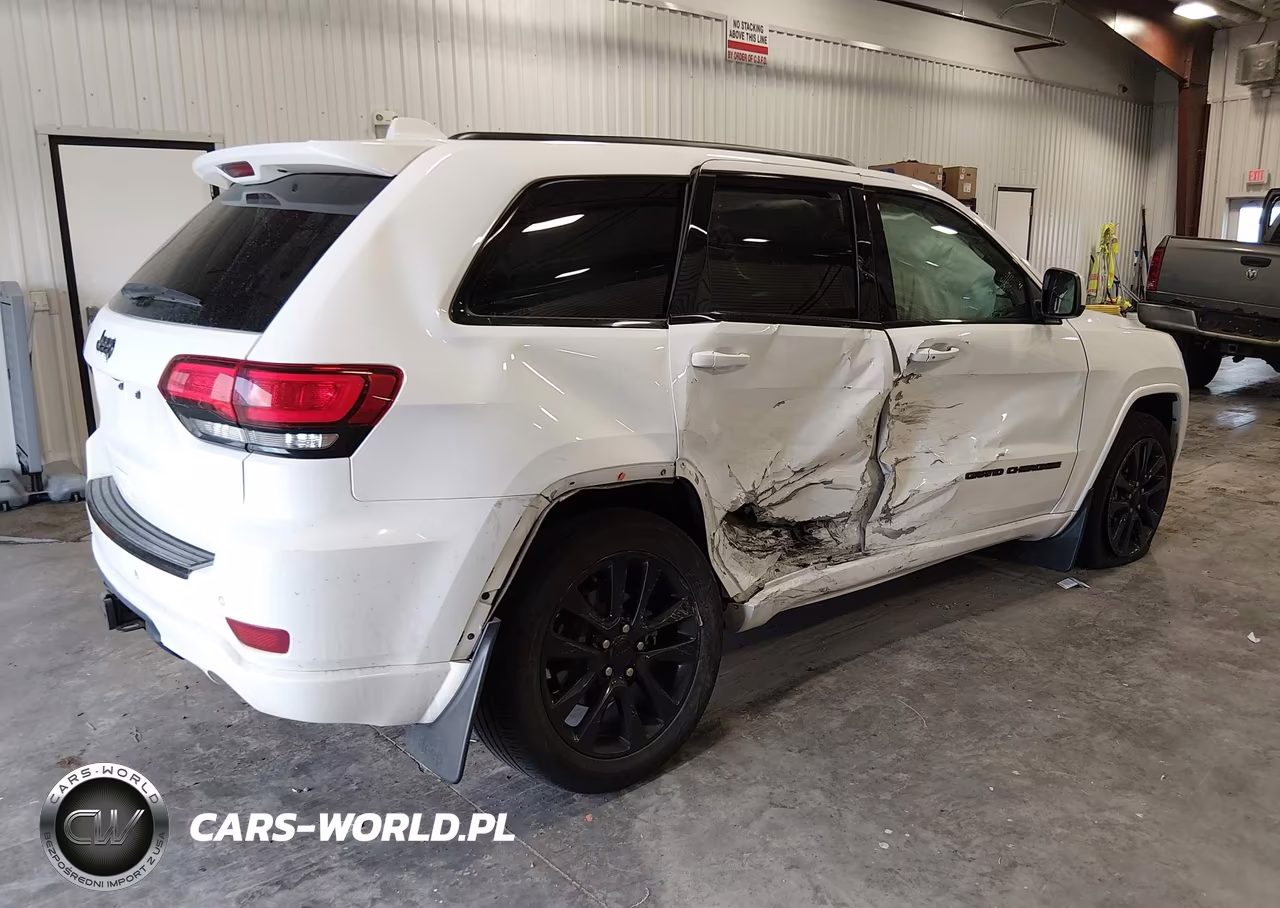 2017 Jeep Grand Cherokee Altitude 4X4 VIN:1C4RJFAG8HC704251 - 4