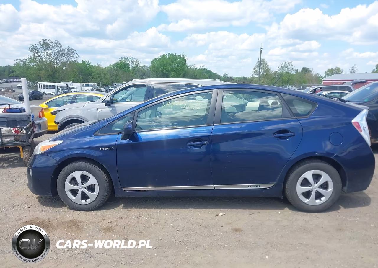 2013 Toyota Prius Two VIN:JTDKN3DU1D1725776 - 14