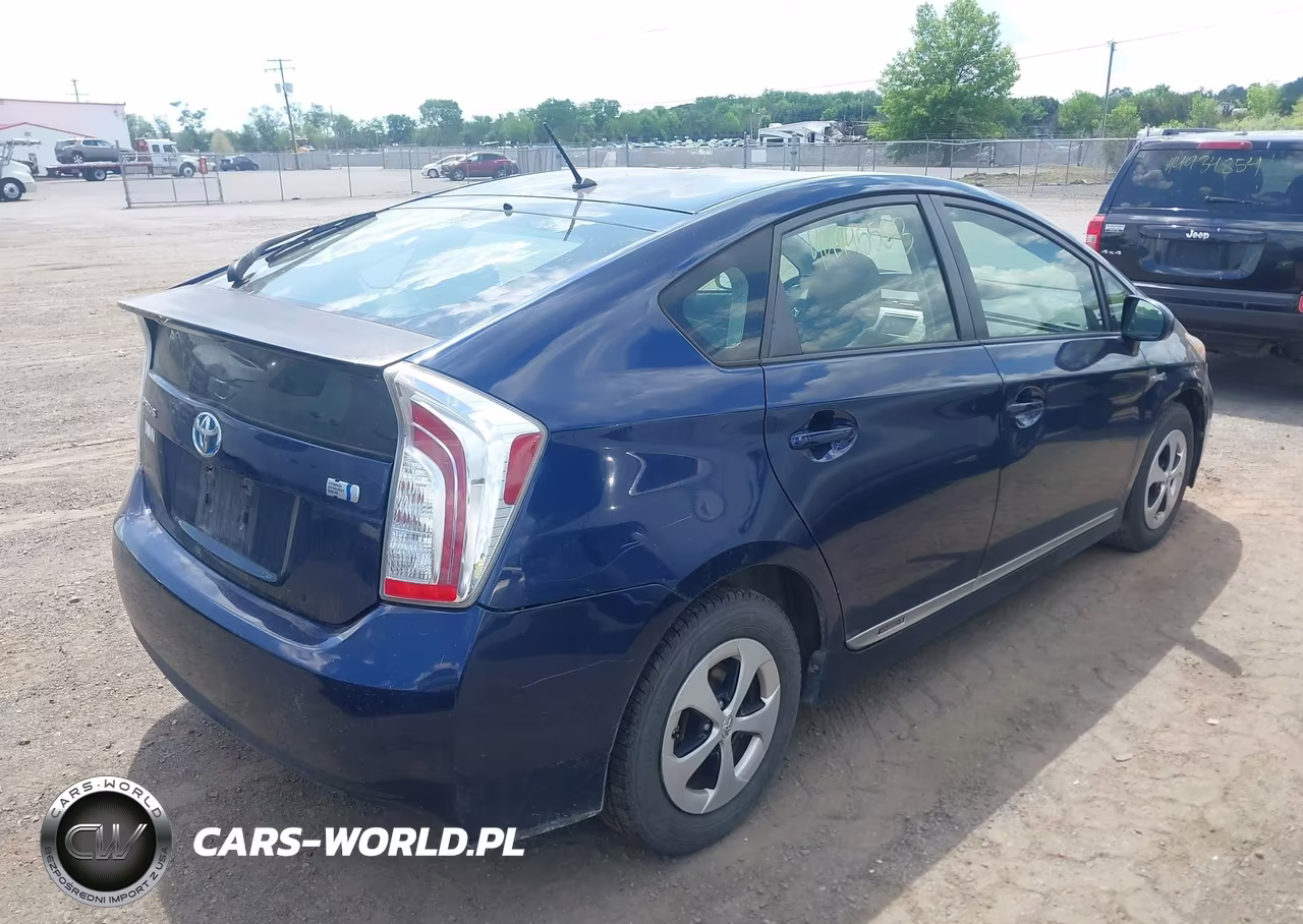 2013 Toyota Prius Two VIN:JTDKN3DU1D1725776 - 4