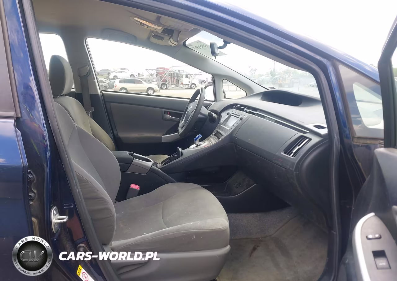 2013 Toyota Prius Two VIN:JTDKN3DU1D1725776 - 5