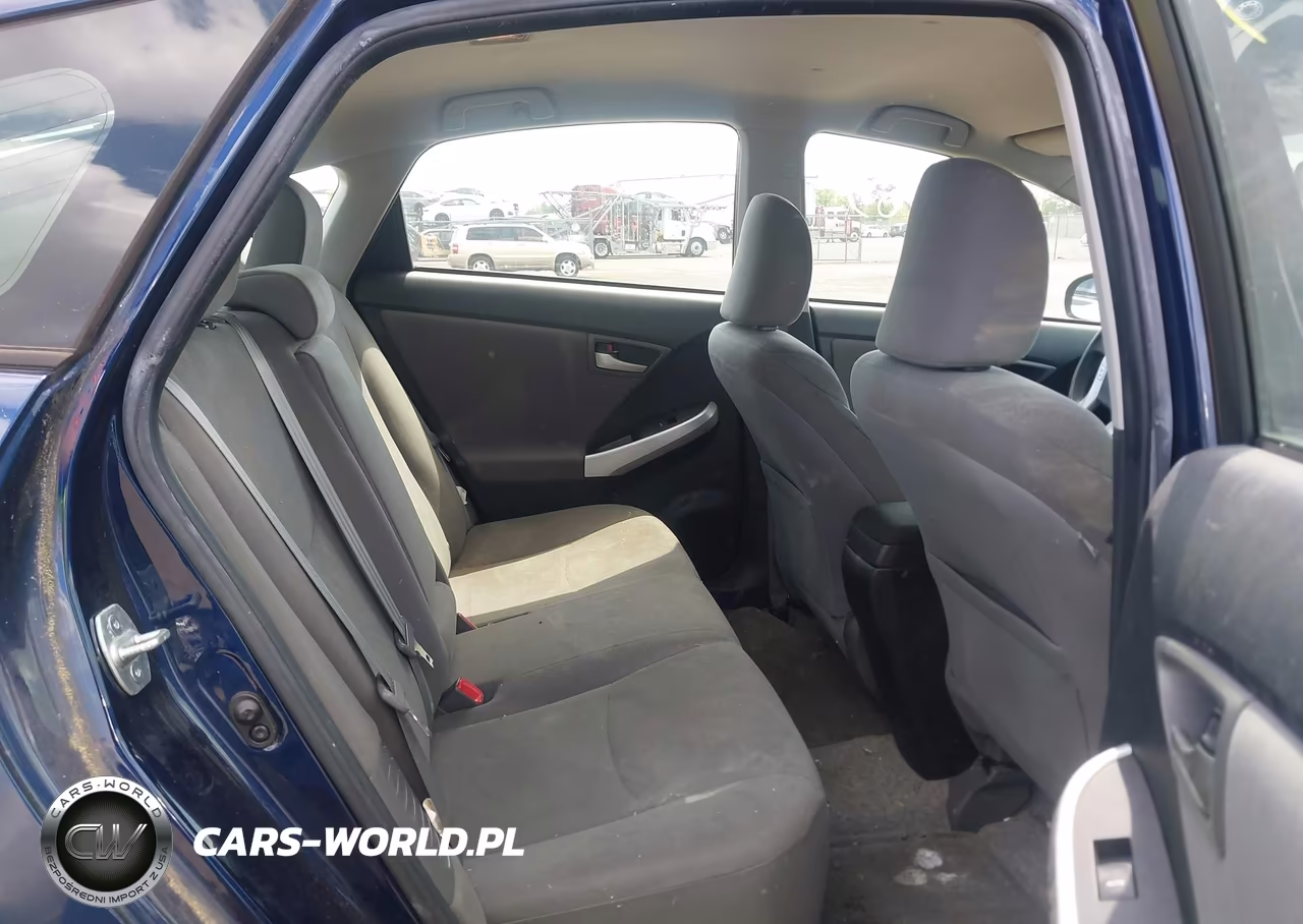2013 Toyota Prius Two VIN:JTDKN3DU1D1725776 - 8