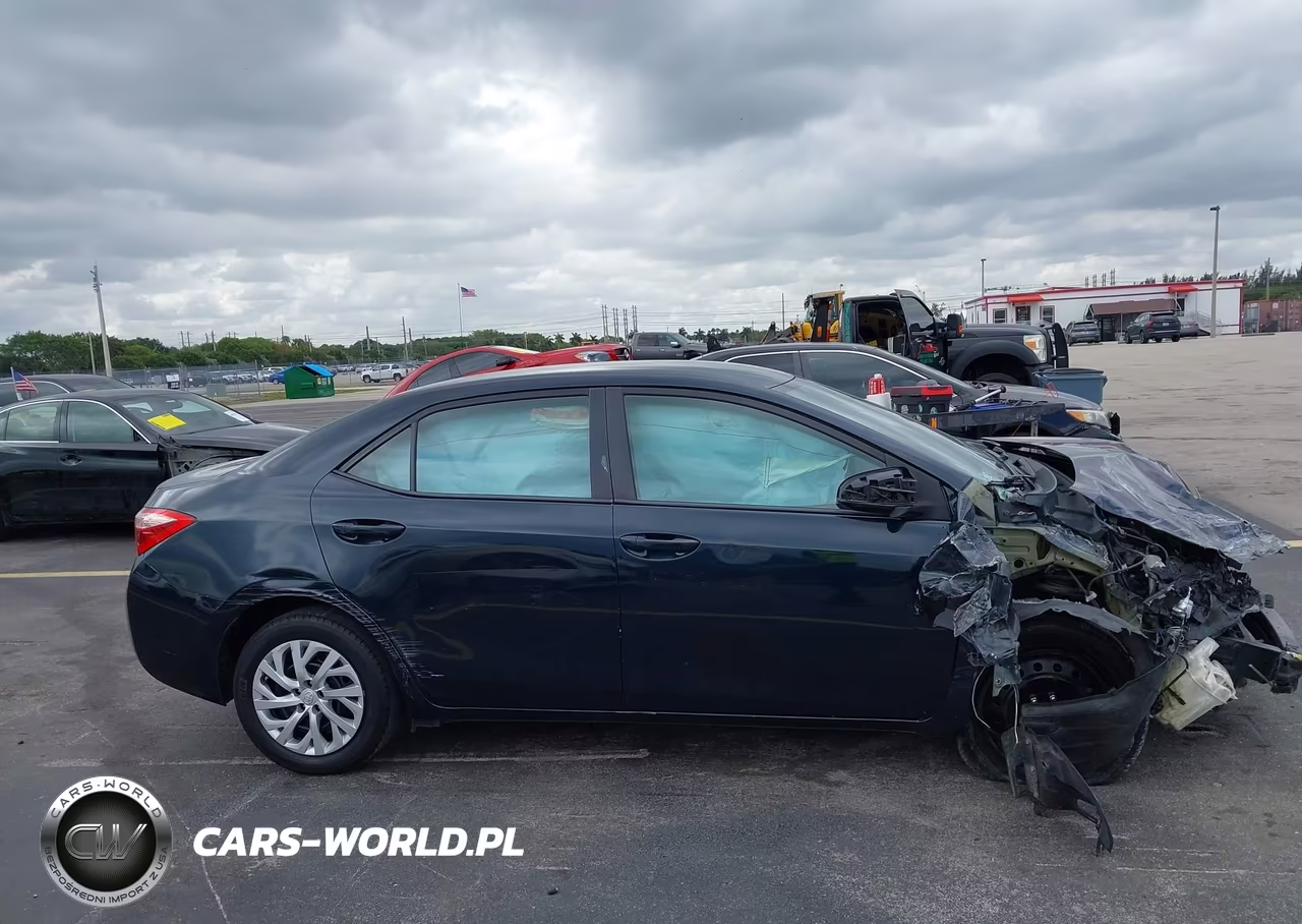 2018 Toyota Corolla Le VIN:5YFBURHE3JP849645 - 13