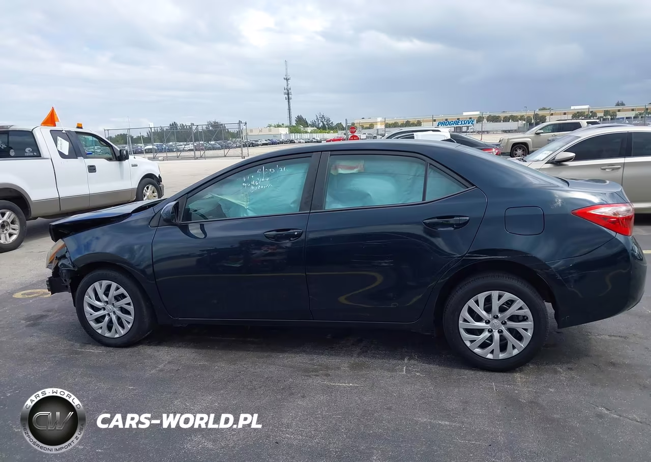 2018 Toyota Corolla Le VIN:5YFBURHE3JP849645 - 14