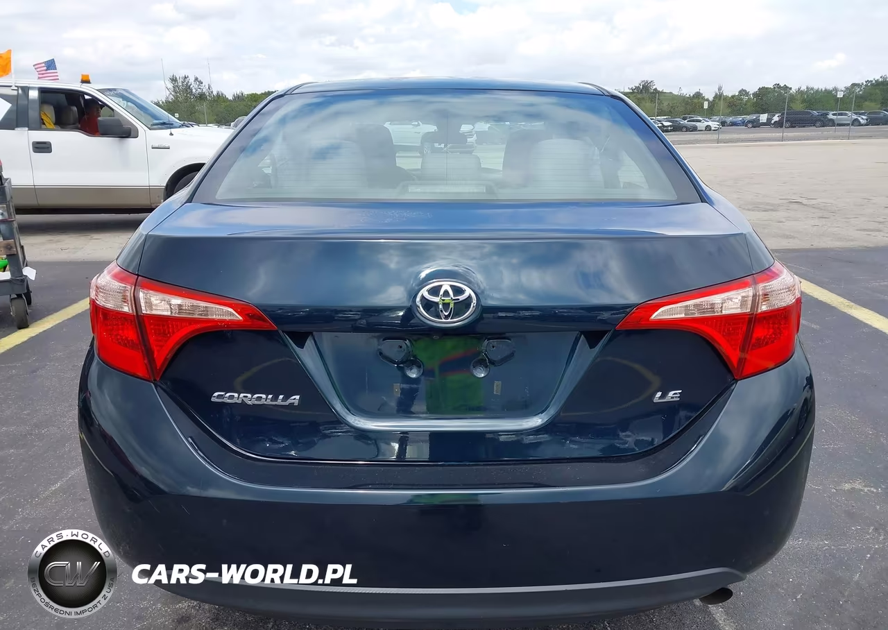 2018 Toyota Corolla Le VIN:5YFBURHE3JP849645 - 16