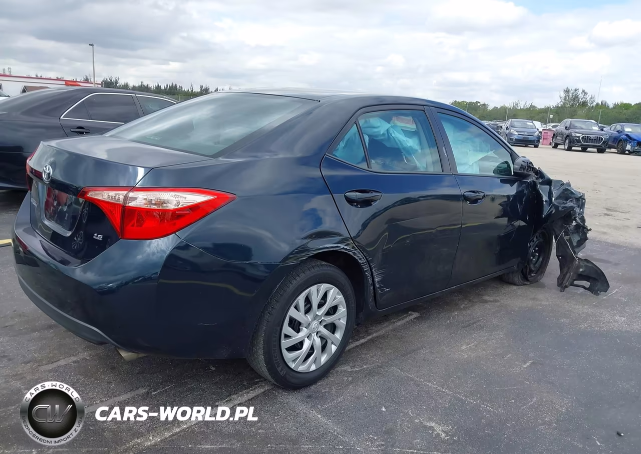 2018 Toyota Corolla Le VIN:5YFBURHE3JP849645 - 4