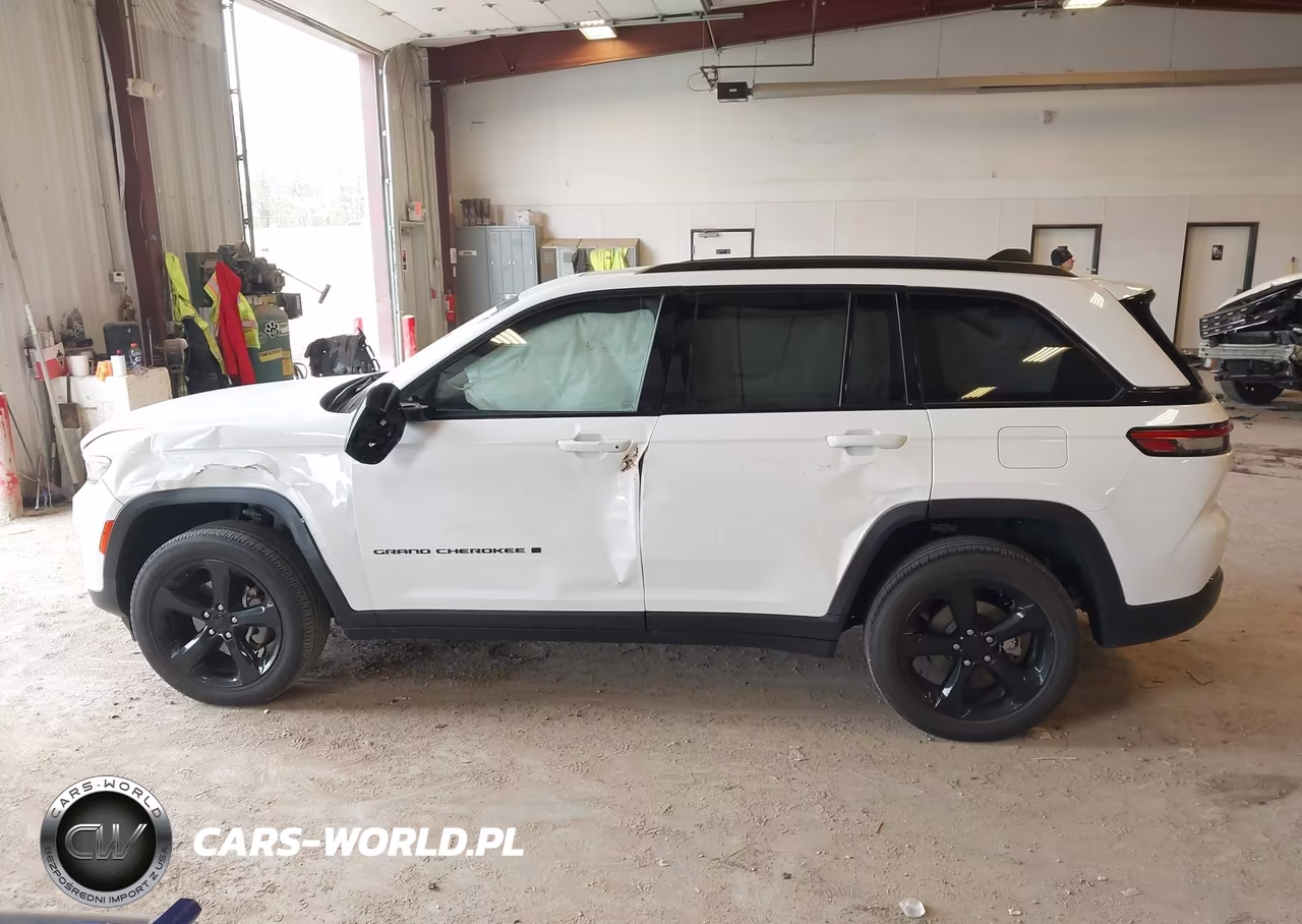 2023 Jeep Grand Cherokee Altitude 4X4 VIN:1C4RJHAG5PC541231 - 14