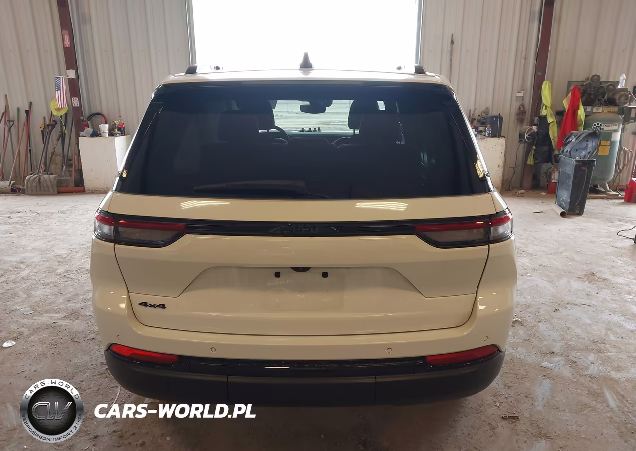 2023 Jeep Grand Cherokee Altitude 4X4 VIN:1C4RJHAG5PC541231 - 16