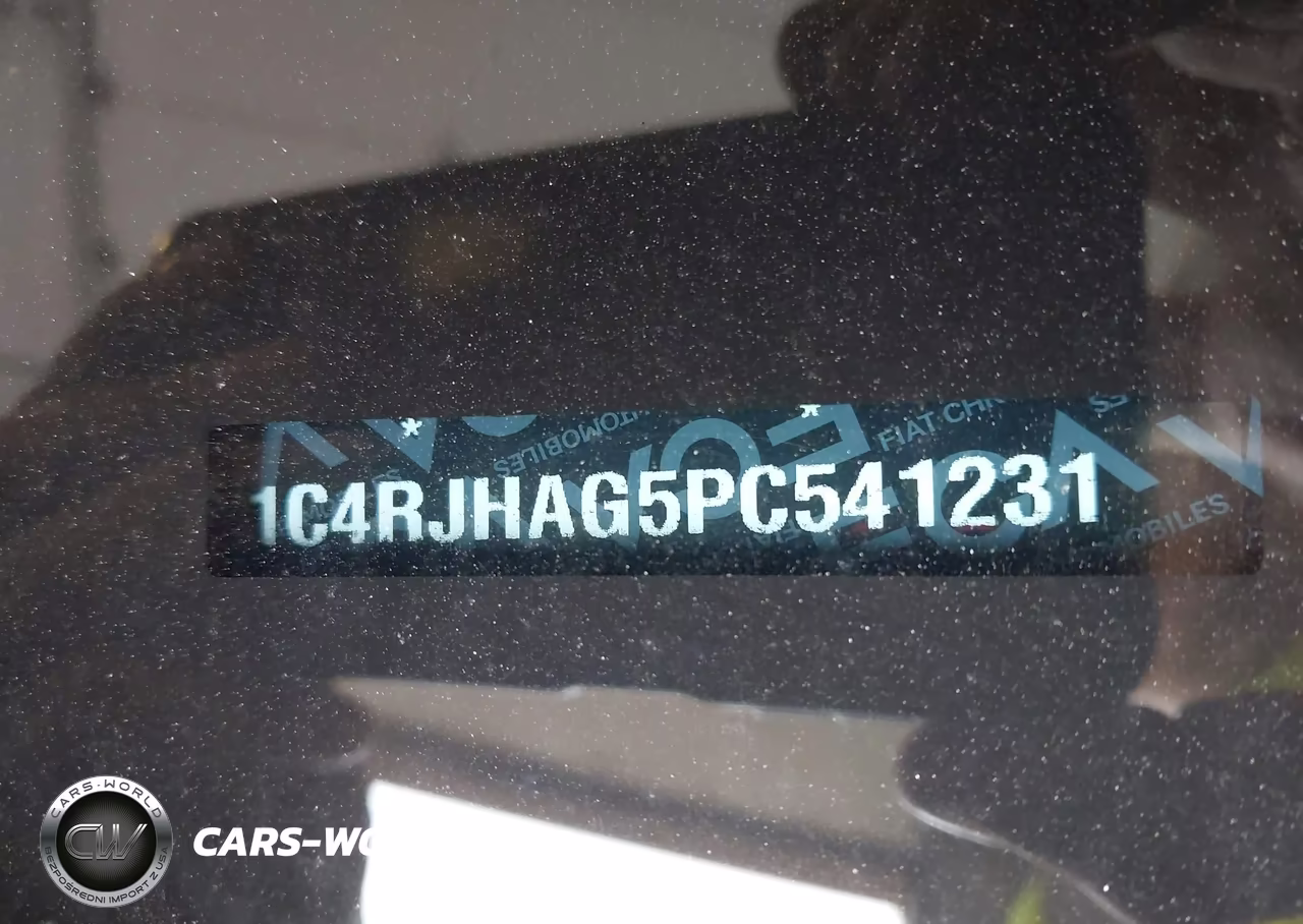 2023 Jeep Grand Cherokee Altitude 4X4 VIN:1C4RJHAG5PC541231 - 9