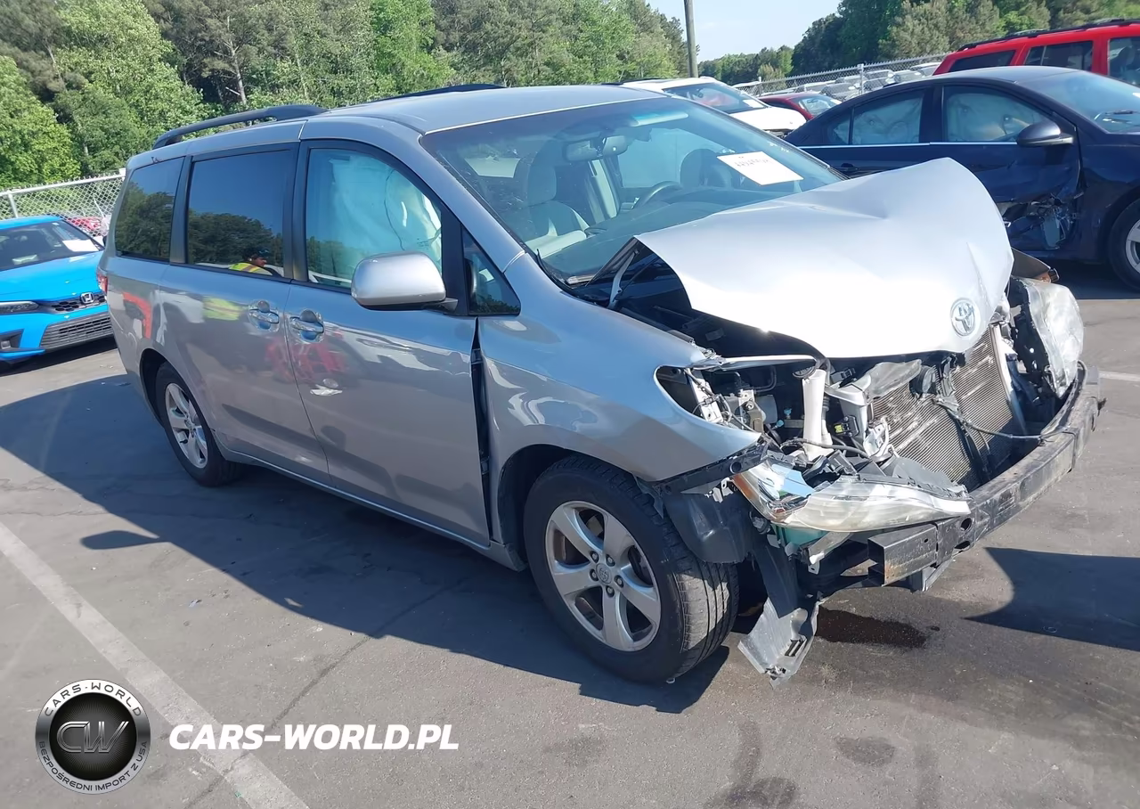 2015 Toyota Sienna Le 8 Passenger