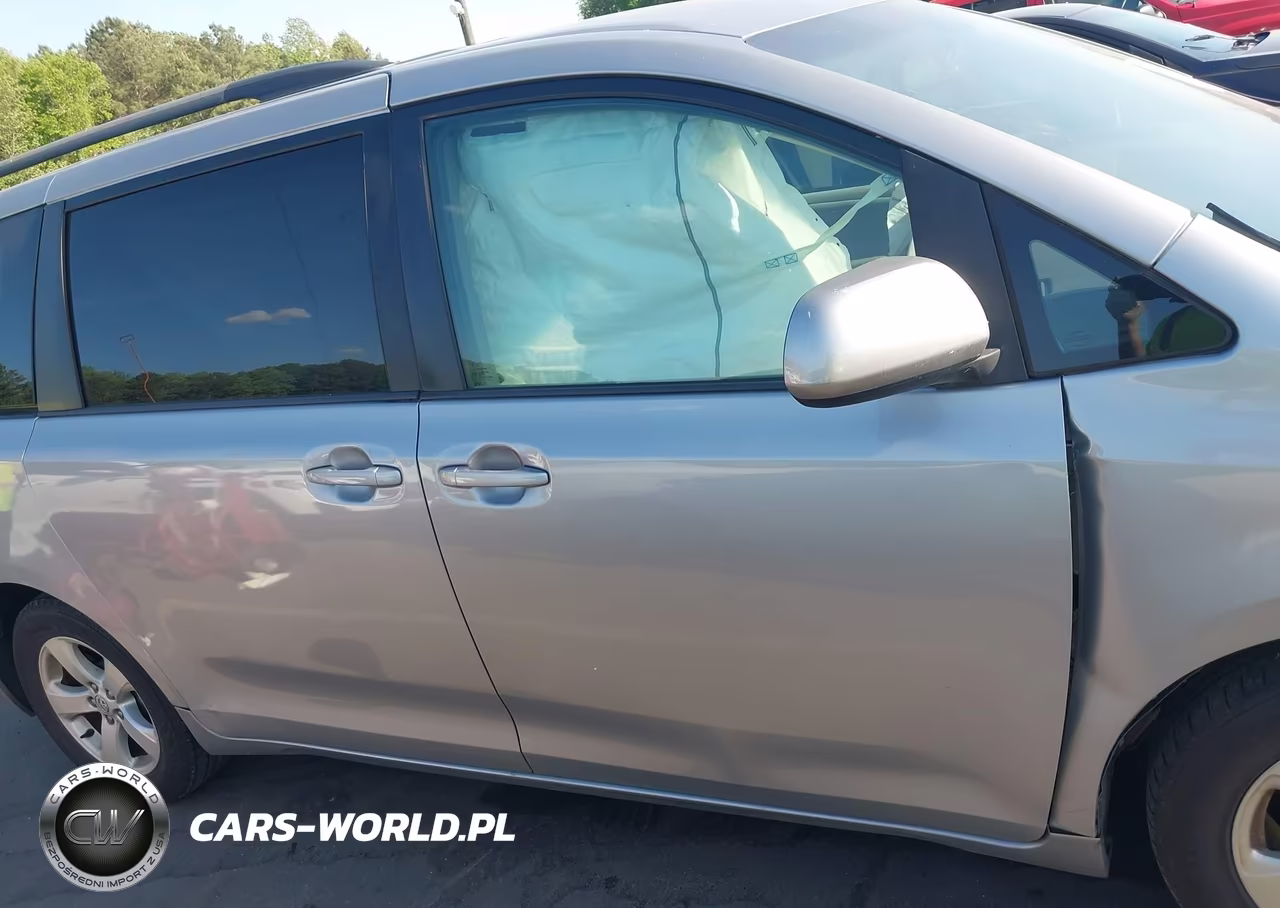 2015 Toyota Sienna Le 8 Passenger VIN:5TDKK3DC8FS657725 - 14