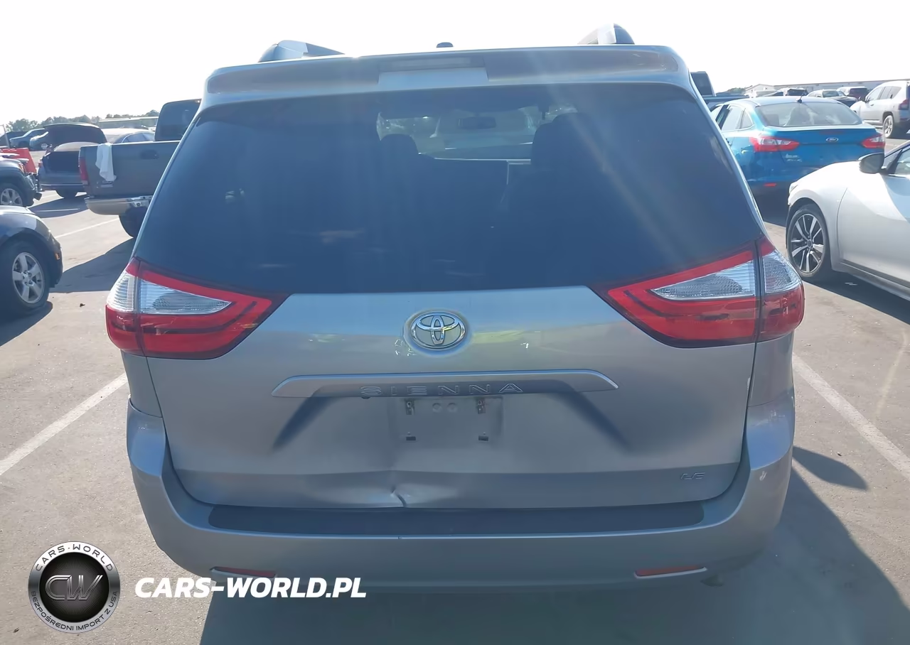 2015 Toyota Sienna Le 8 Passenger VIN:5TDKK3DC8FS657725 - 17