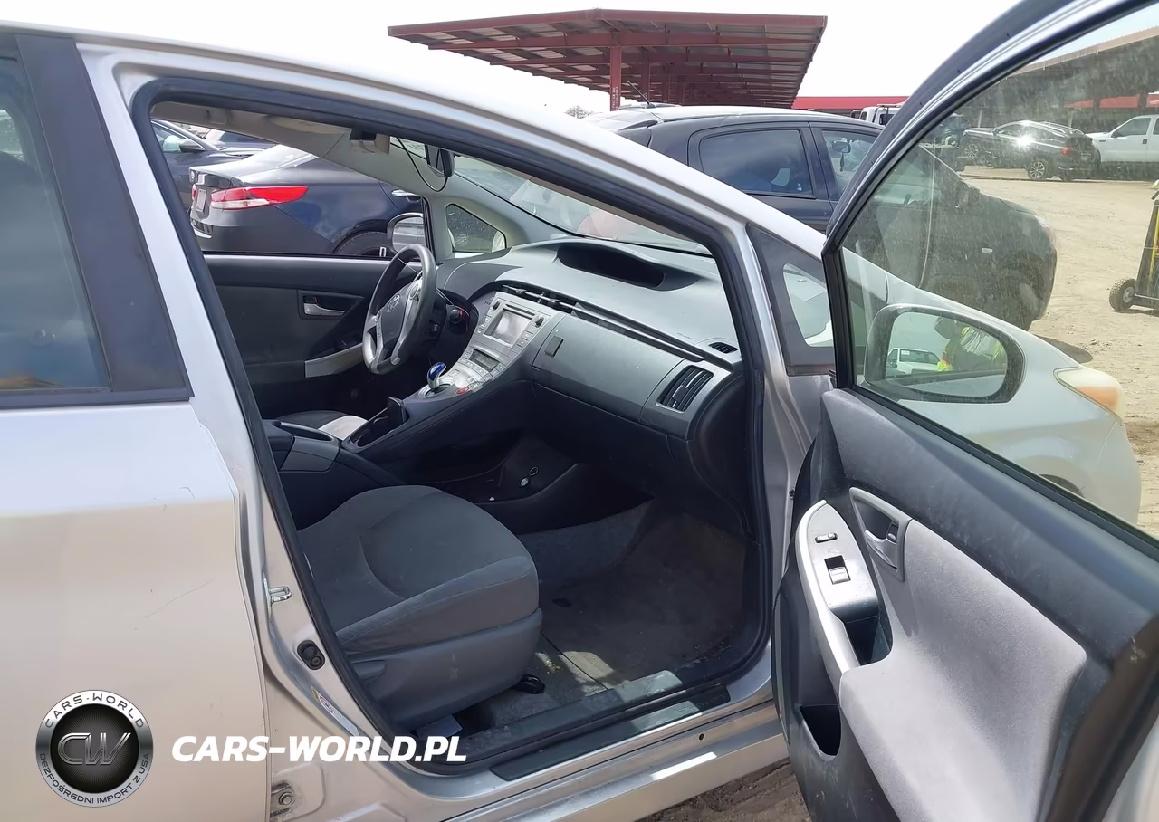 2014 Toyota Prius Two VIN:JTDKN3DU0E1741906 - 5
