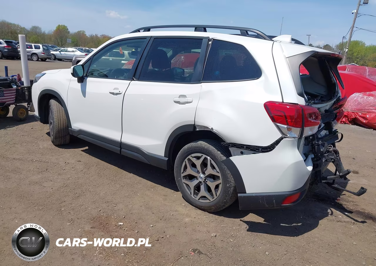 2023 Subaru Forester Premium VIN:JF2SKADC8PH508887 - 3