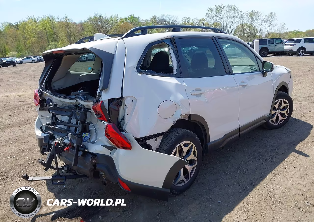 2023 Subaru Forester Premium VIN:JF2SKADC8PH508887 - 4