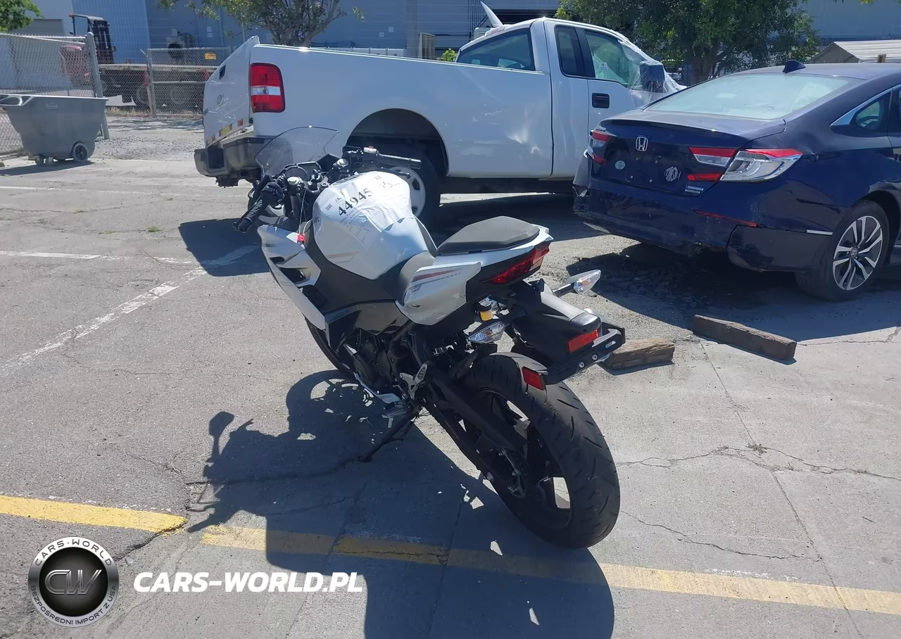 2023 Kawasaki Ex400 VIN:JKAEXKH1XPDAR4639 - 3