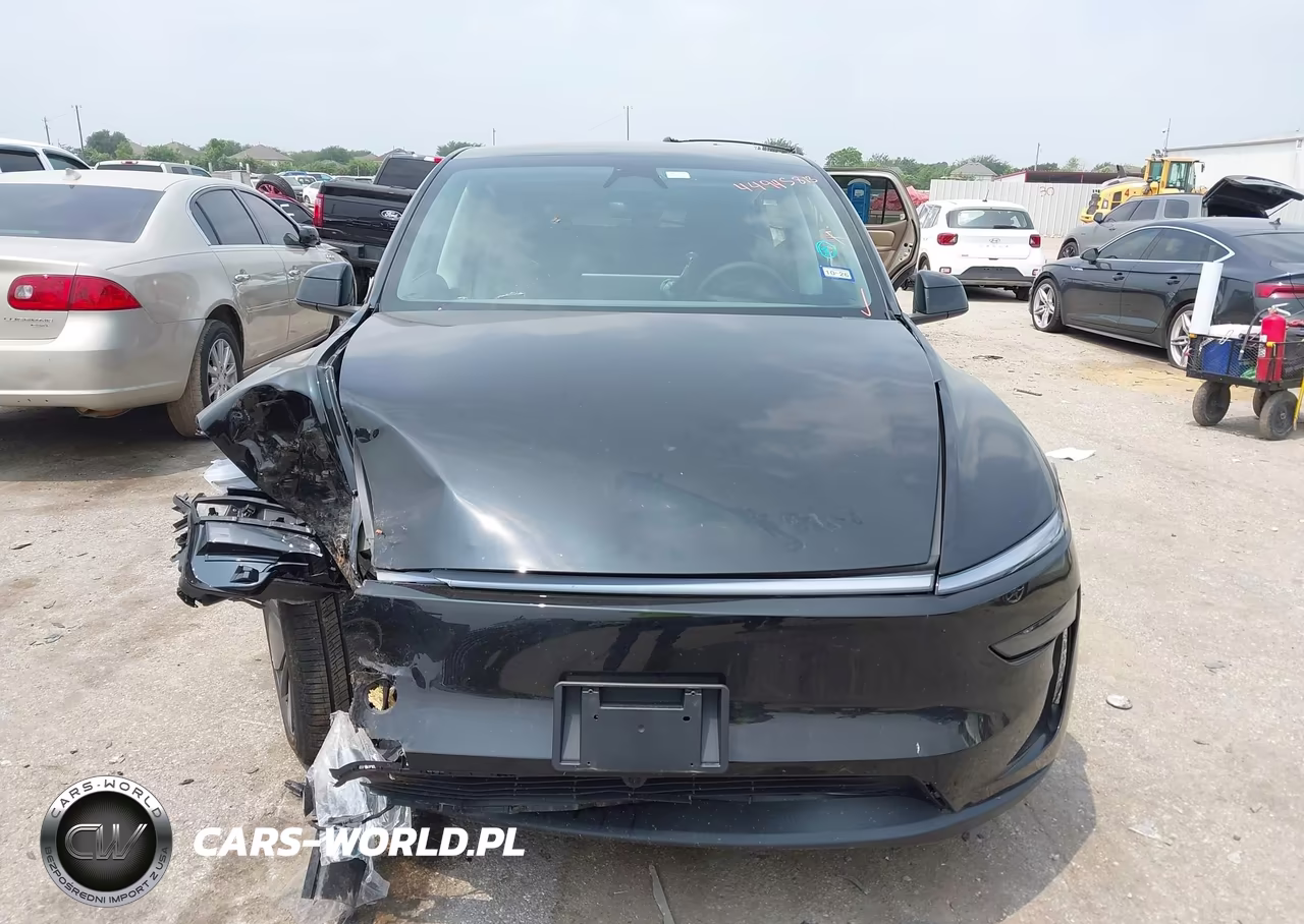 2026 Tesla Model Y VIN:7SAYGDED7TA495045 - 12
