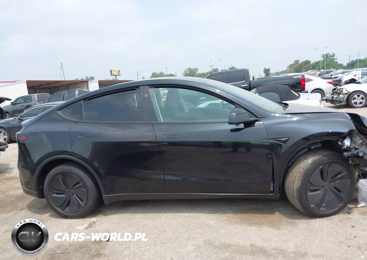 2026 Tesla Model Y VIN:7SAYGDED7TA495045 - 13