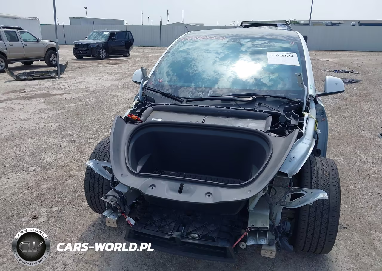 2022 Tesla Model Y Long Range Dual Motor All-Wheel Drive VIN:7SAYGAEE6NF388775 - 17