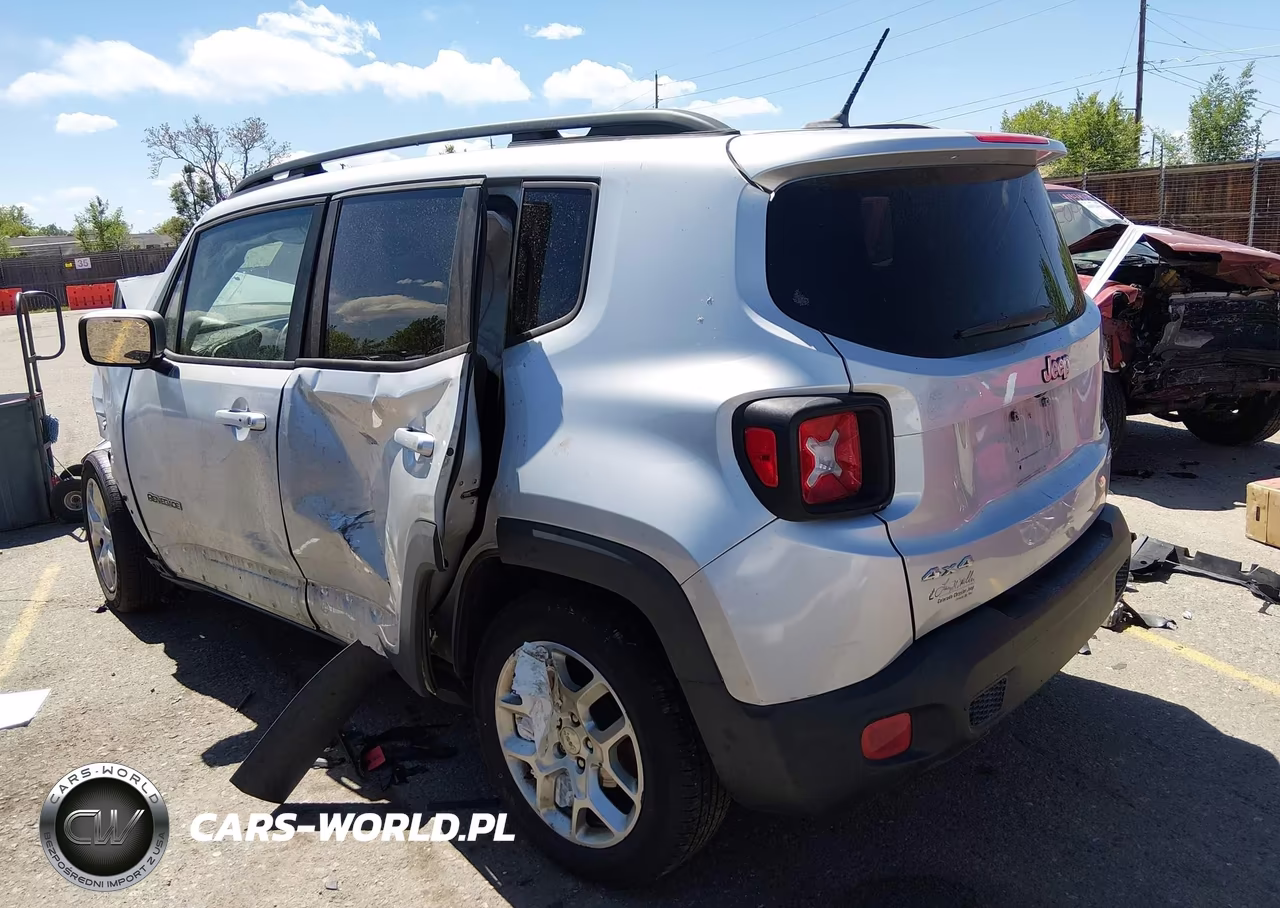 2017 Jeep Renegade Latitude 4X4 VIN:ZACCJBBB3HPF40811 - 3