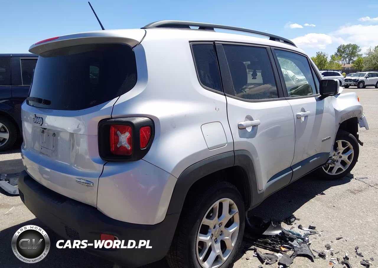 2017 Jeep Renegade Latitude 4X4 VIN:ZACCJBBB3HPF40811 - 4