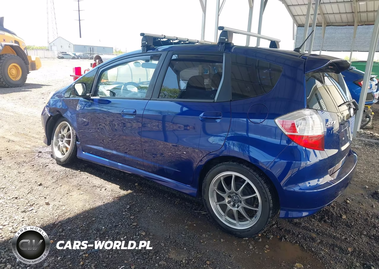 2013 Honda Fit Sport VIN:JHMGE8G56DC004041 - 3
