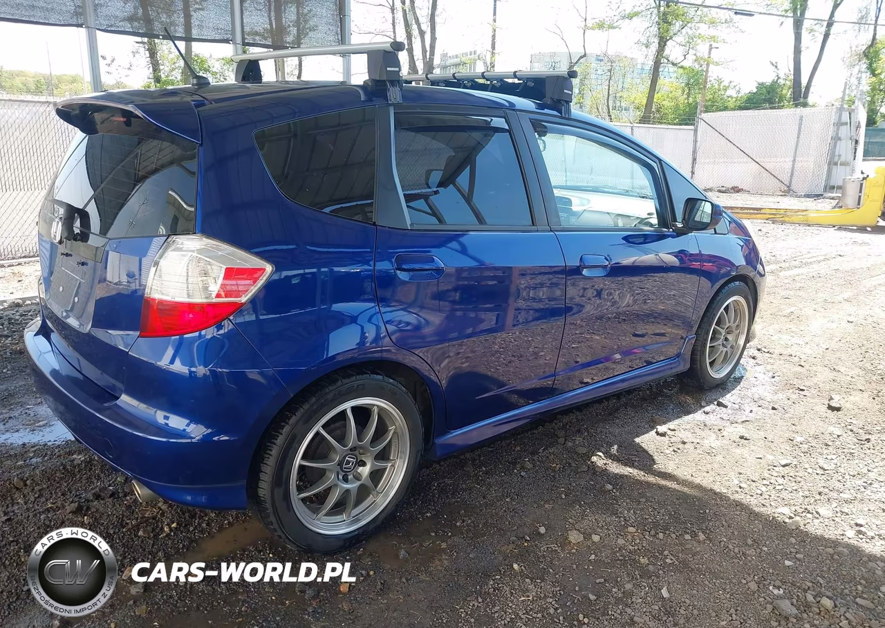 2013 Honda Fit Sport VIN:JHMGE8G56DC004041 - 4