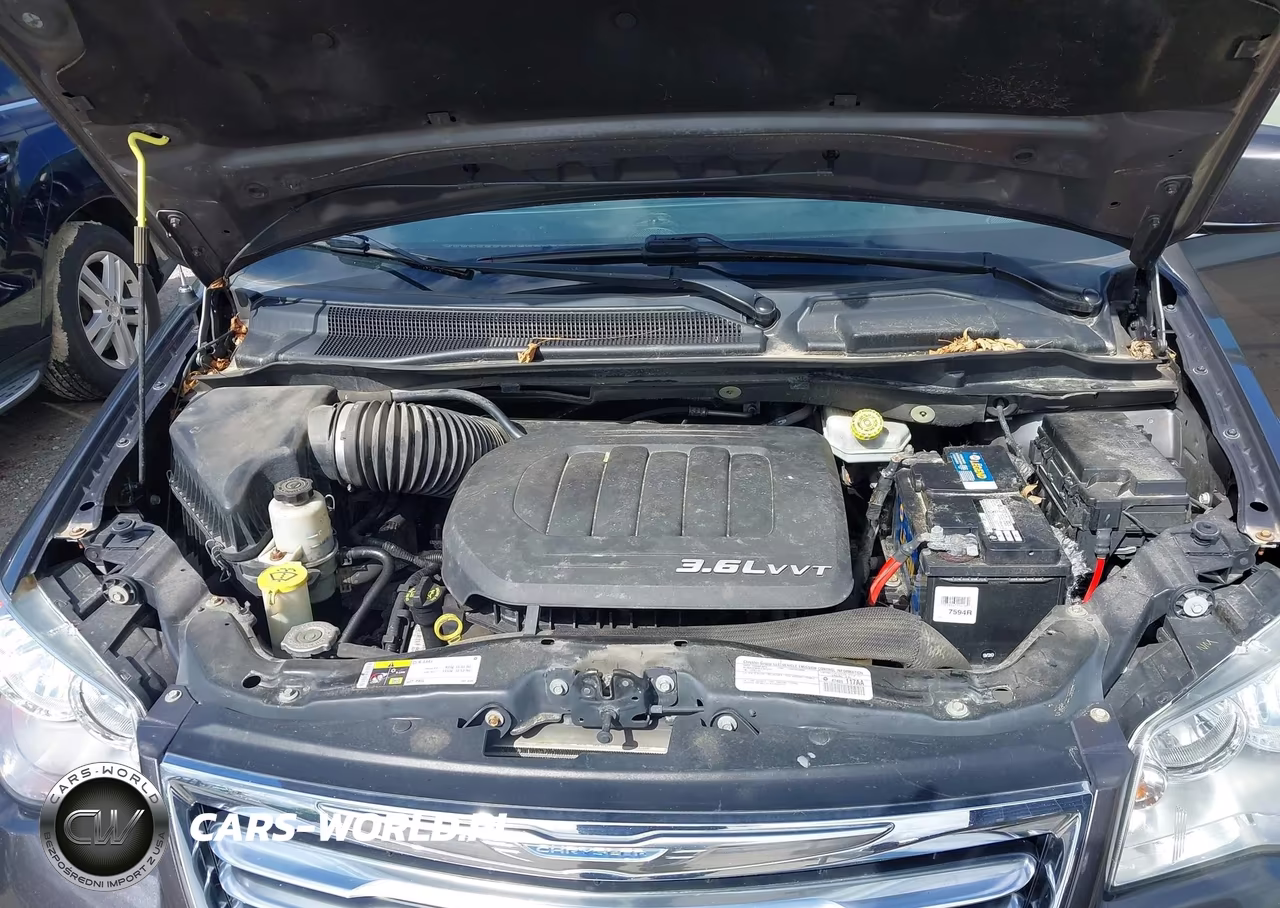 2015 Chrysler Town & Country Touring VIN:2C4RC1BGXFR538136 - 10