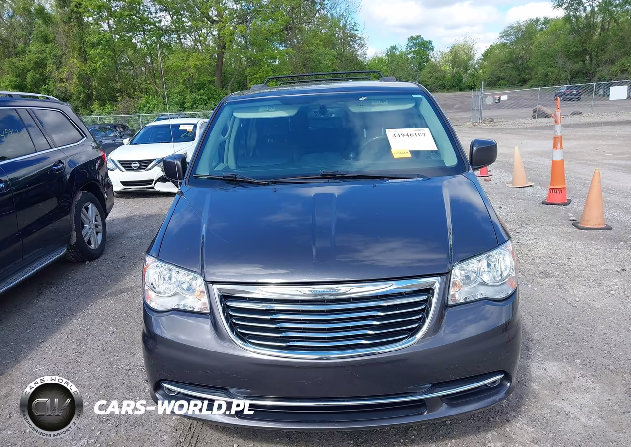 2015 Chrysler Town & Country Touring VIN:2C4RC1BGXFR538136 - 12