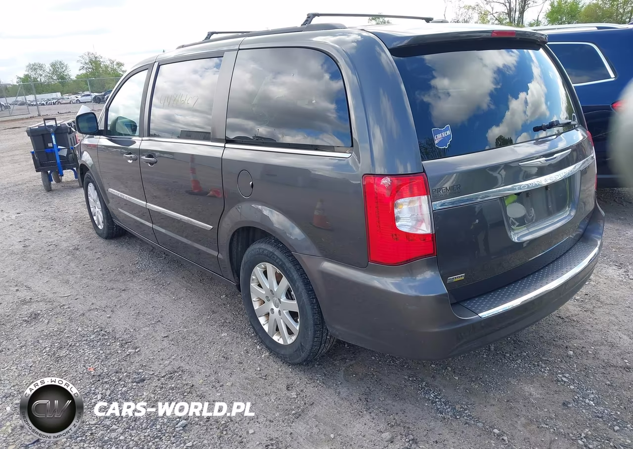 2015 Chrysler Town & Country Touring VIN:2C4RC1BGXFR538136 - 3