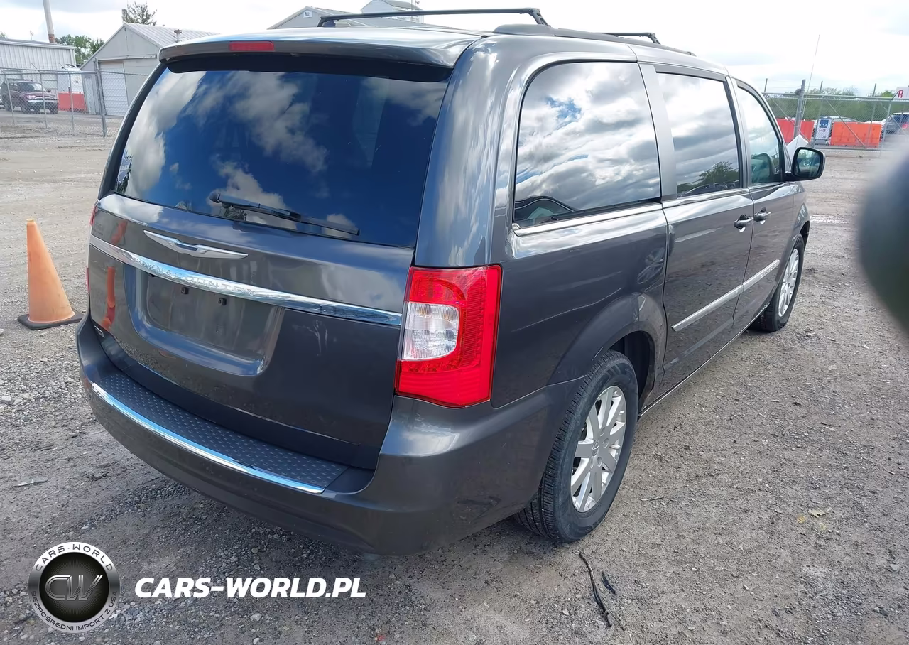 2015 Chrysler Town & Country Touring VIN:2C4RC1BGXFR538136 - 4