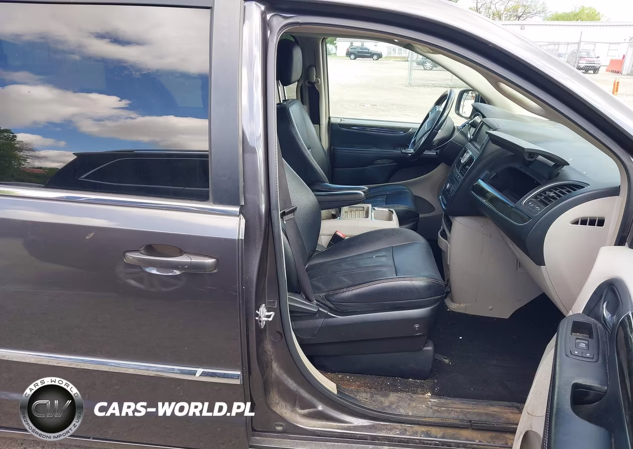 2015 Chrysler Town & Country Touring VIN:2C4RC1BGXFR538136 - 5