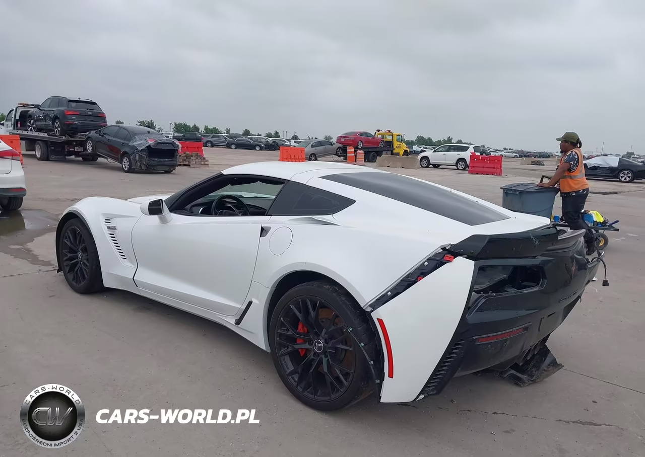 2015 Chevrolet Corvette Z06 VIN:1G1YS2D66F5604177 - 3