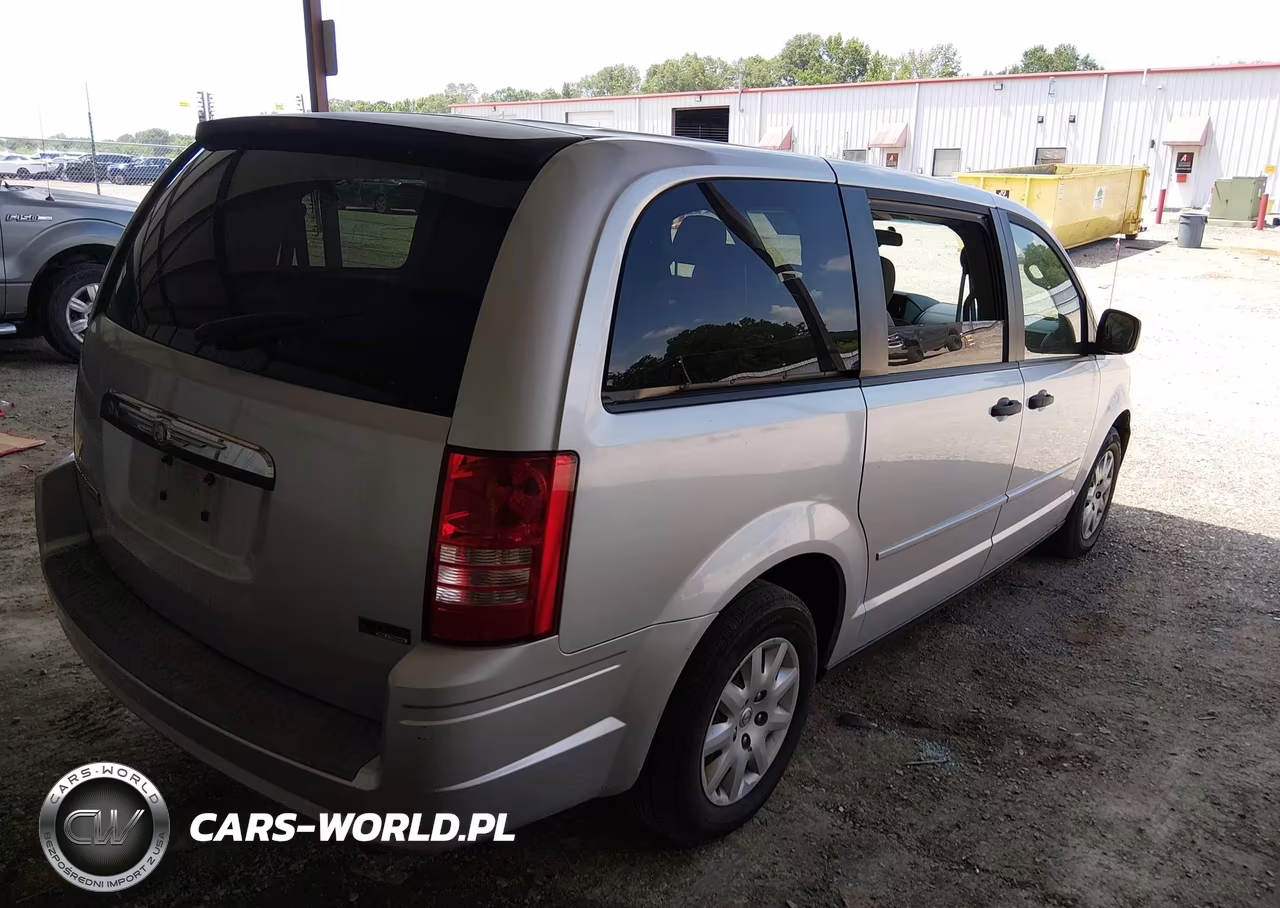 2008 Chrysler Town & Country Lx VIN:2A8HR44H38R623946 - 4