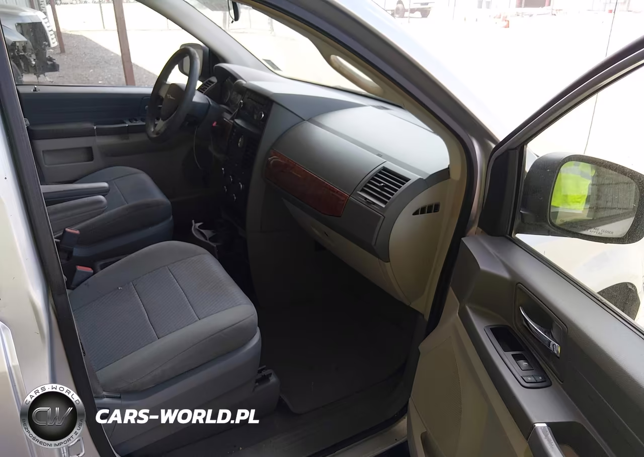 2008 Chrysler Town & Country Lx VIN:2A8HR44H38R623946 - 5