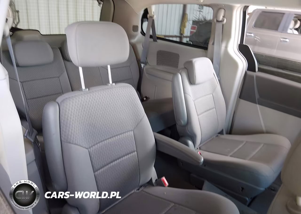 2008 Chrysler Town & Country Lx VIN:2A8HR44H38R623946 - 8
