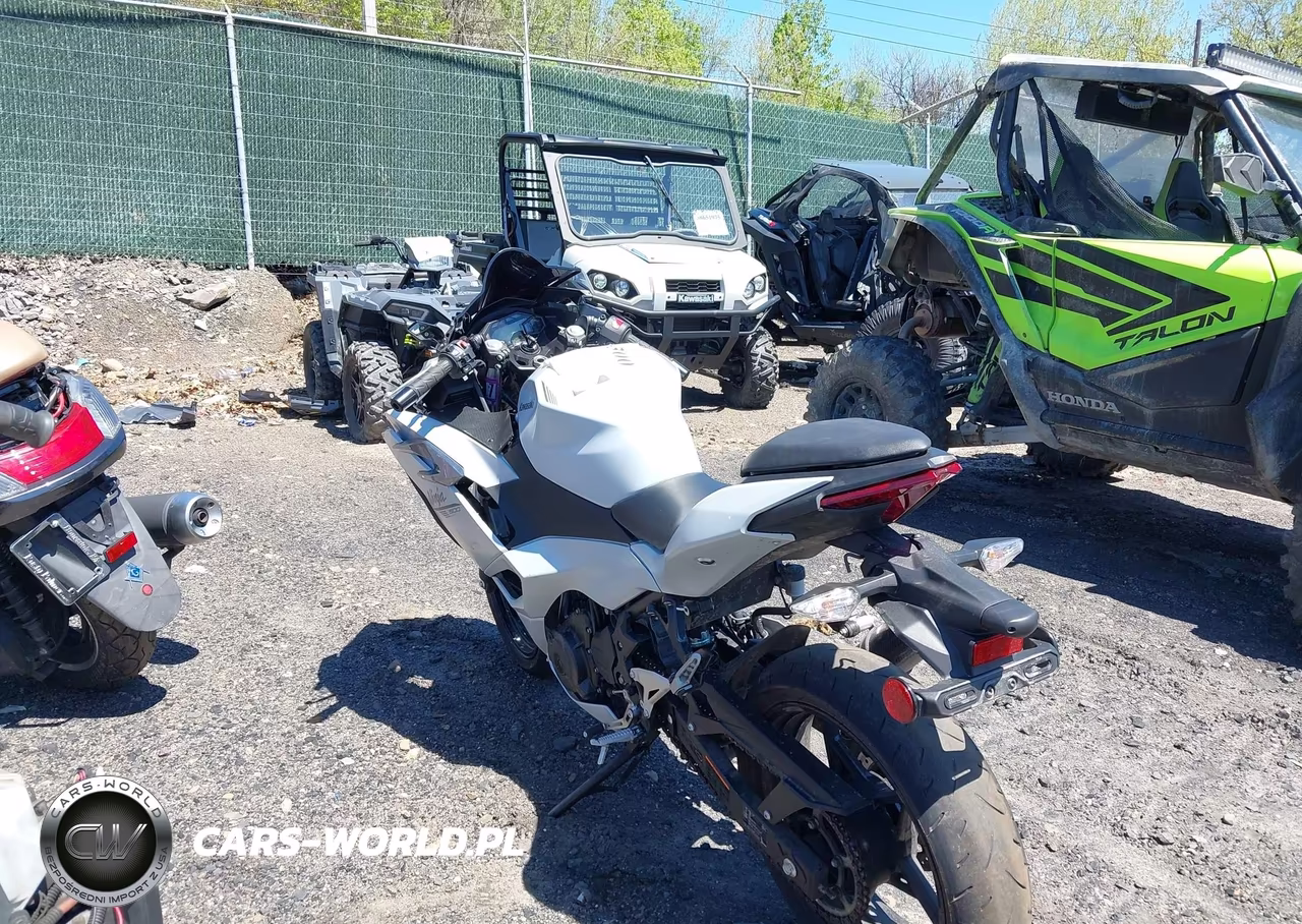 2025 Kawasaki Ex500 VIN:ML5EXGG16SDA70393 - 3