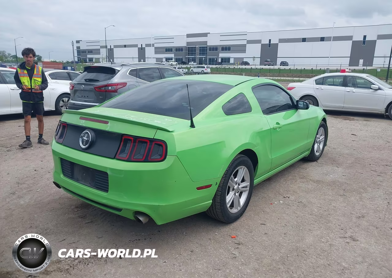 2014 Ford Mustang V6 VIN:1ZVBP8AM8E5208641 - 4