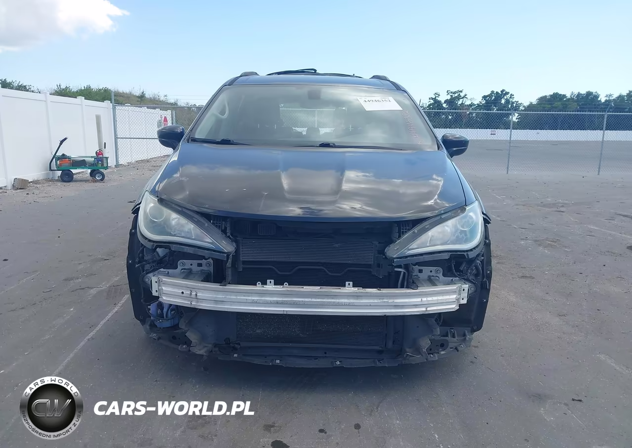 2017 Chrysler Pacifica Touring-L VIN:2C4RC1BG1HR526265 - 13