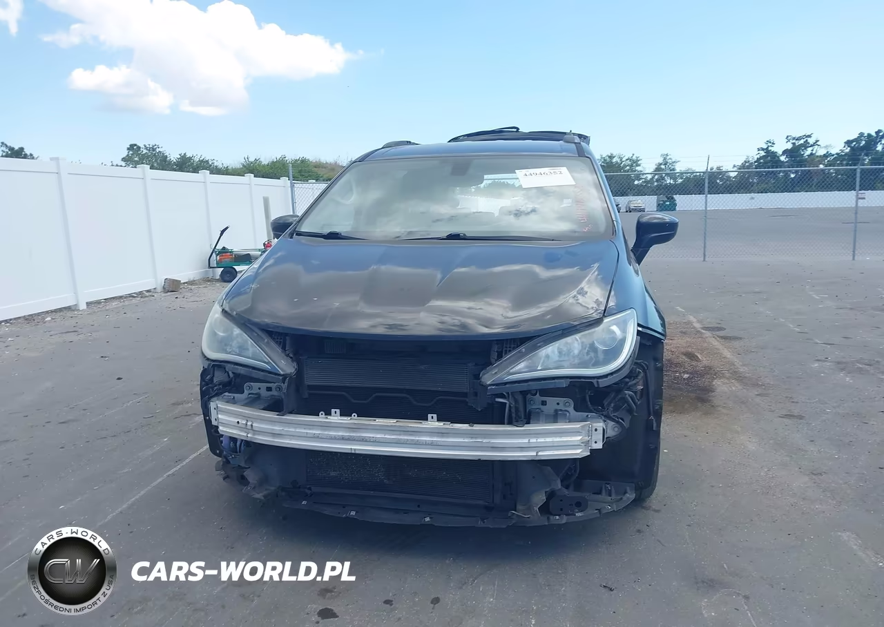 2017 Chrysler Pacifica Touring-L VIN:2C4RC1BG1HR526265 - 6