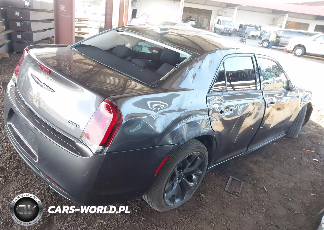 2023 Chrysler 300 Touring VIN:2C3CCAAG1PH706555 - 4